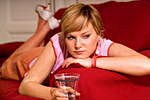 Алкоголизм больше влияет на женщин, чем на мужчин