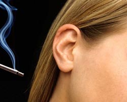 Пассивное курение может привести к потере слуха